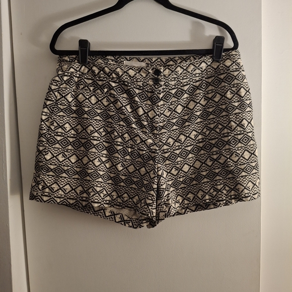 Dept 222 Pants - DEPT 222 Geometric Patterned Women's Shorts